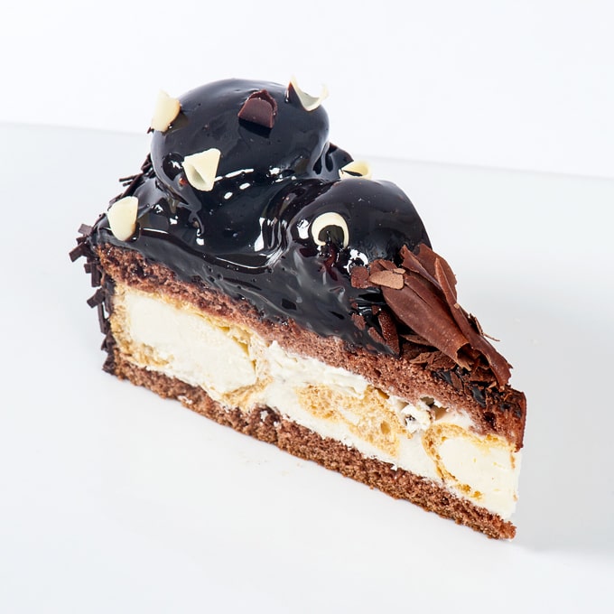 siyah profiterollü pasta